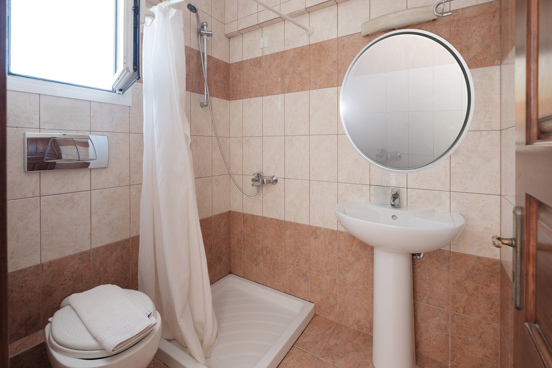 Tiara Holidays - Paradise Hotel Apartments Sidari - One Bedroom Apartment - bathroom